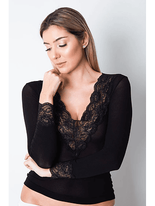 Camisola 2.ª pele Adelfa (renda no decote e punho)