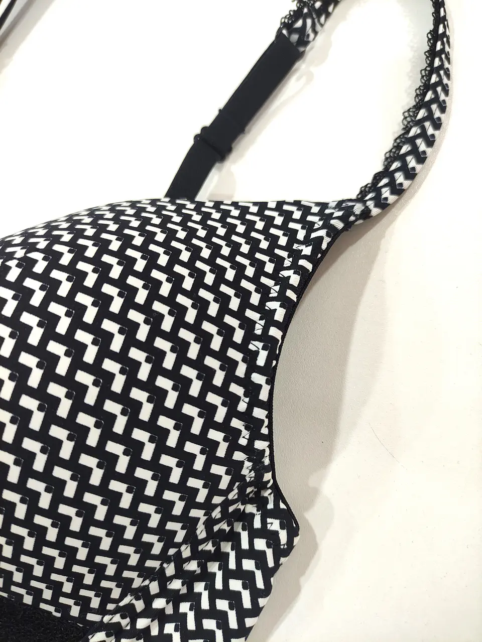 Conjunto de lingerie triangular 2