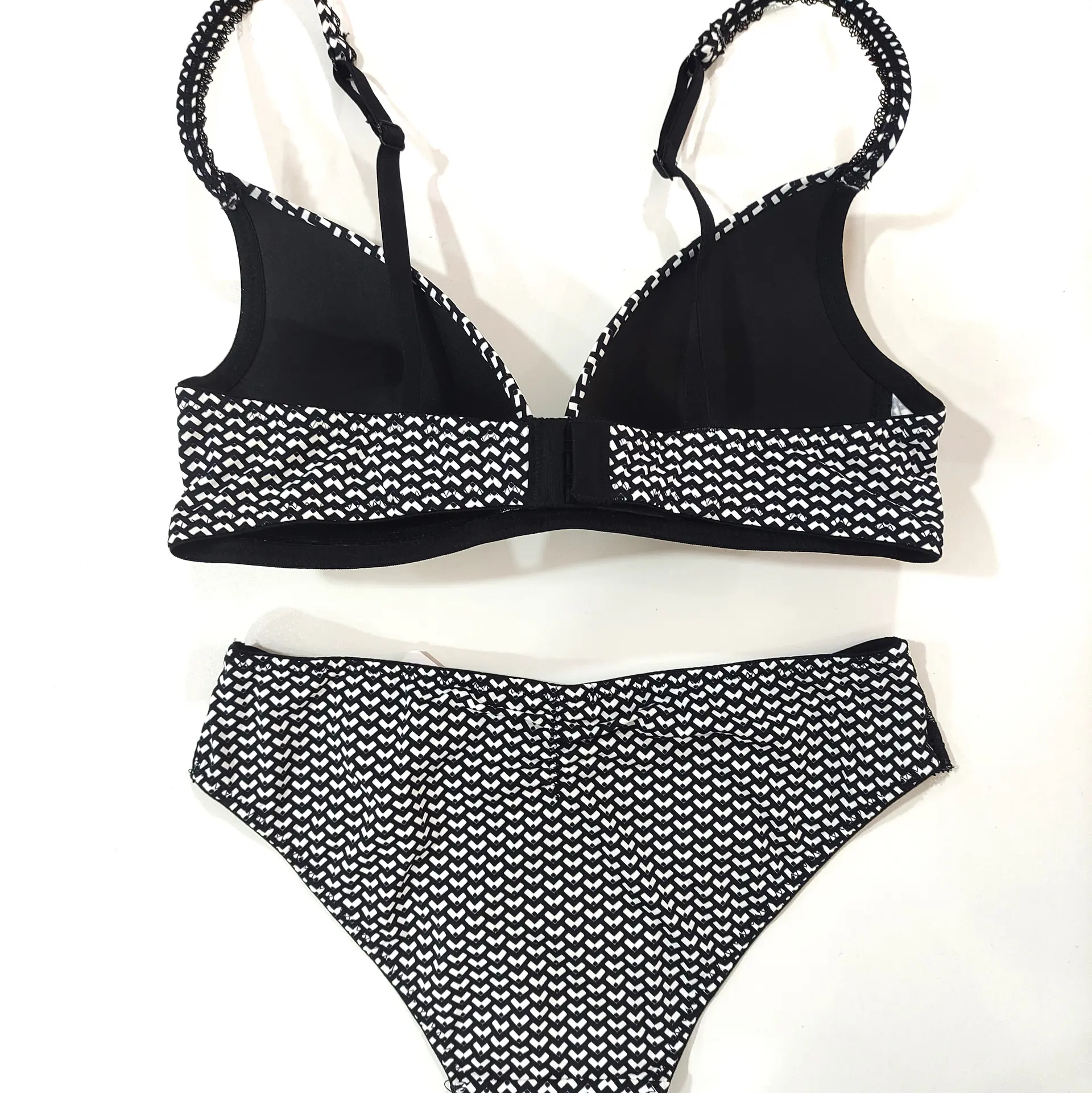 Conjunto de lingerie triangular 3