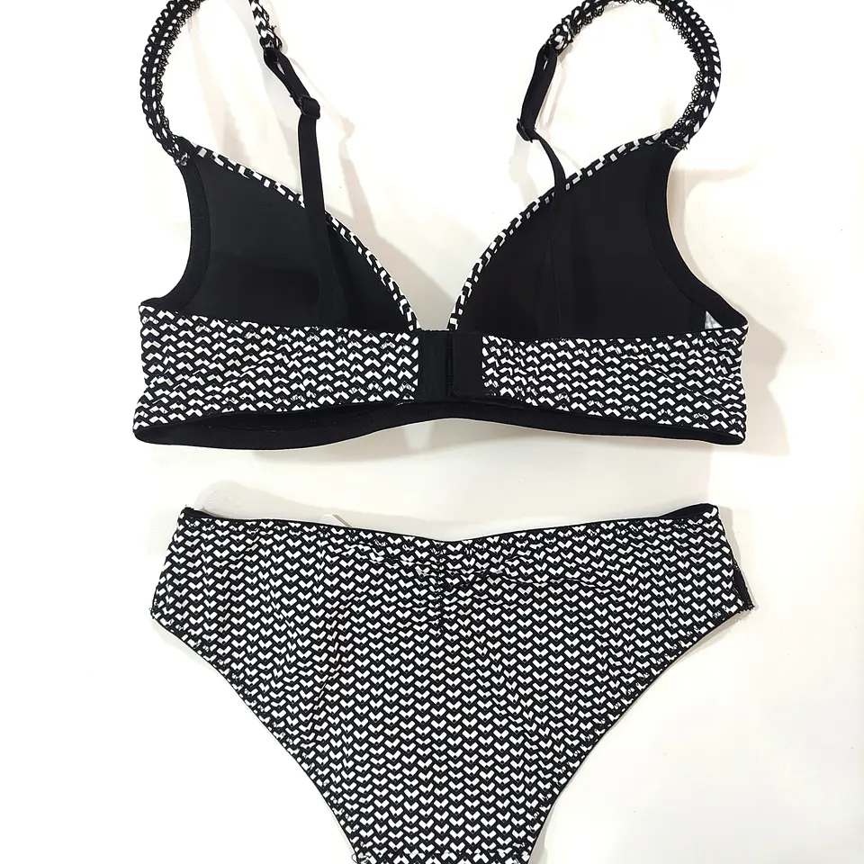 Conjunto de lingerie triangular 3