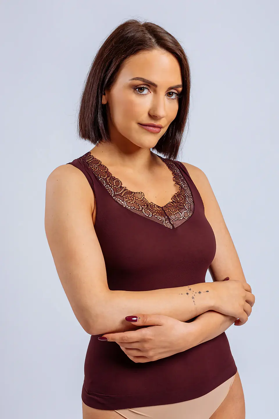 Camisola segunda pele sem manga e com renda no decote 4