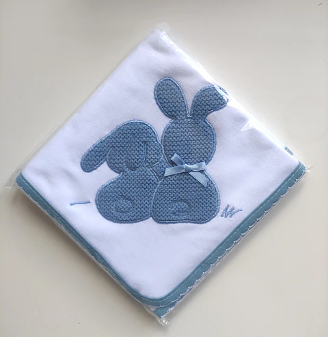 Fralda bordada "Coelhinhos"