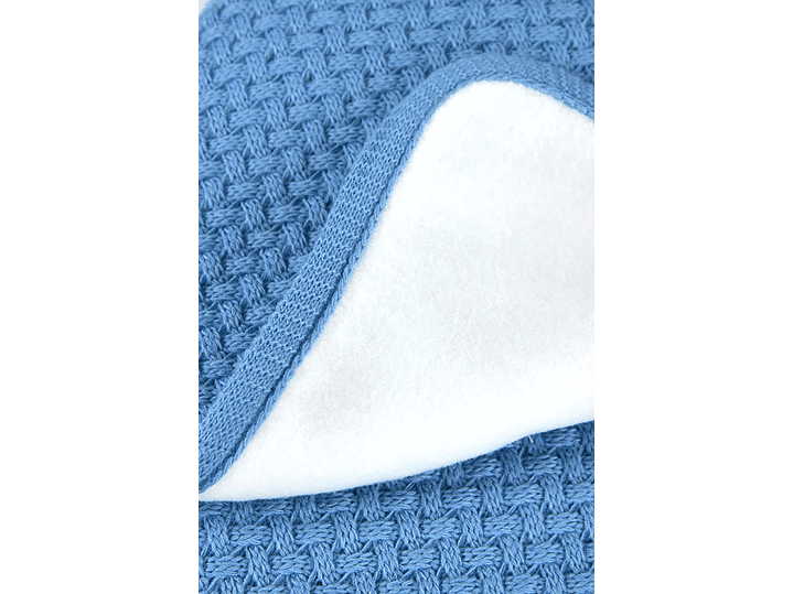 Manta para bebé malha forrada com pompom 3