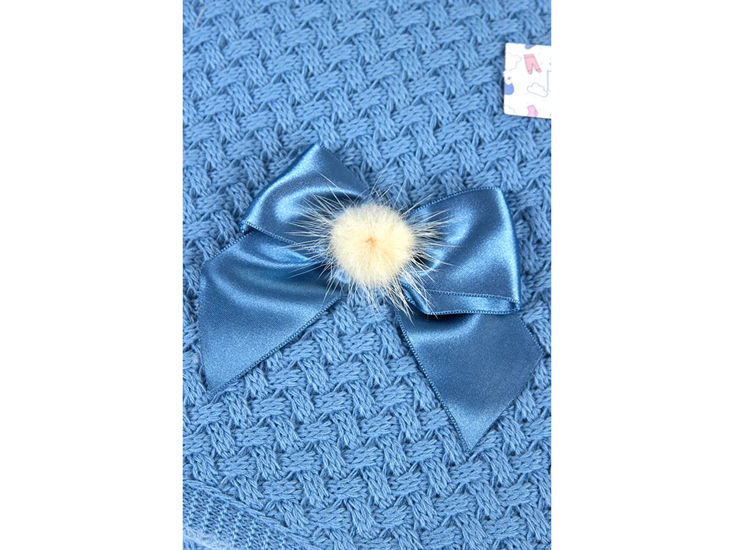 Manta para bebé malha forrada com pompom 4