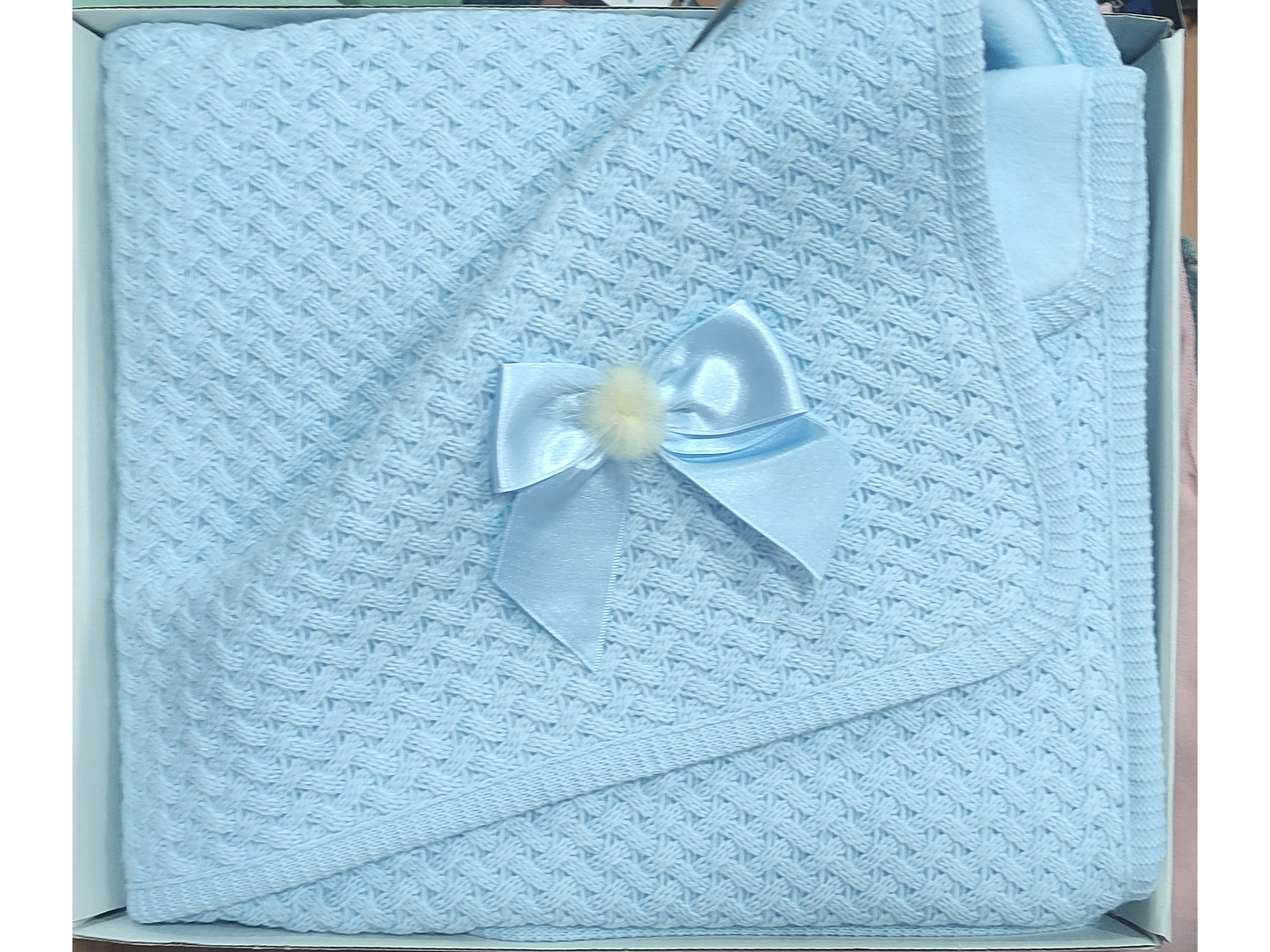 Manta para bebé malha forrada com pompom 5