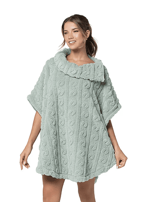 Poncho de senhora com trabalhado em tranças