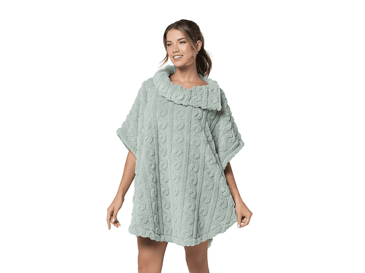 Poncho de senhora com trabalhado em tranças 1