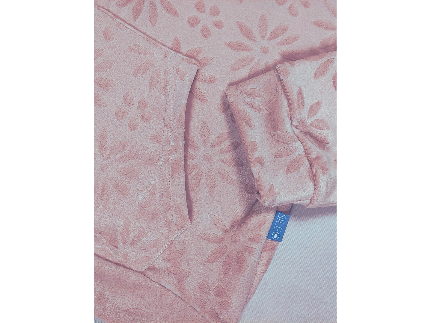 Casaco em veludo com capuz e fecho  3