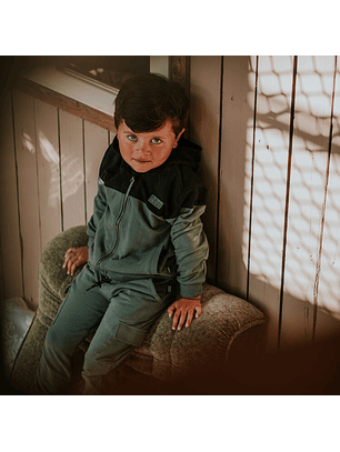 Casaco com capuz em algodão orgânico