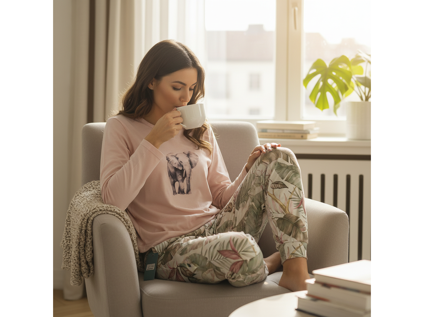 Pijama Rosa Velho com Elefante e Calças Tropicais 1