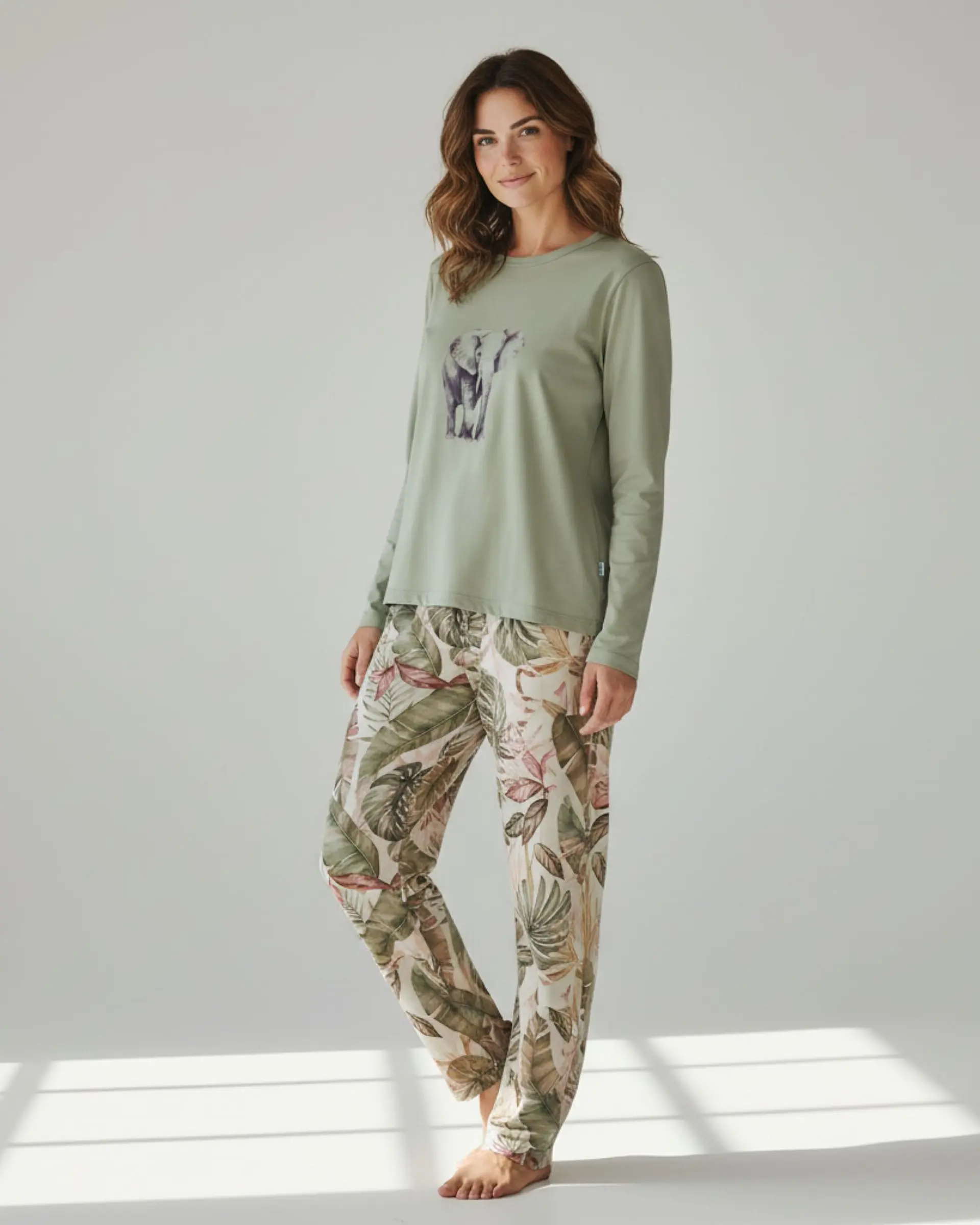 Pijama verde com Elefante e Calças Tropicais  1