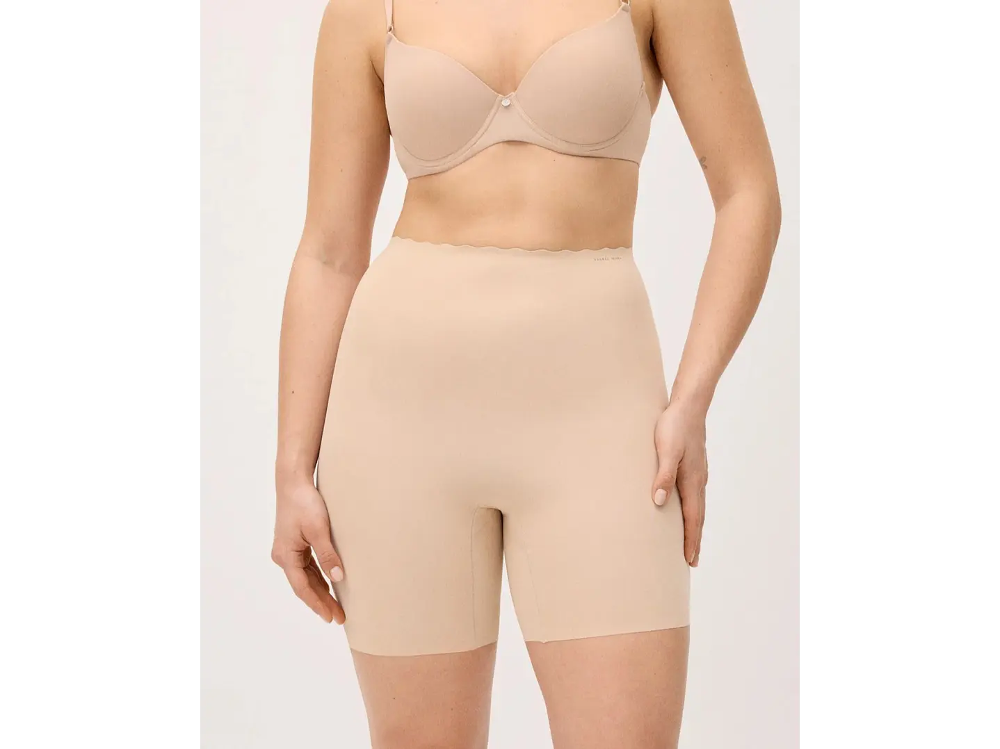 Calção modelador com efeito antiatrito  1