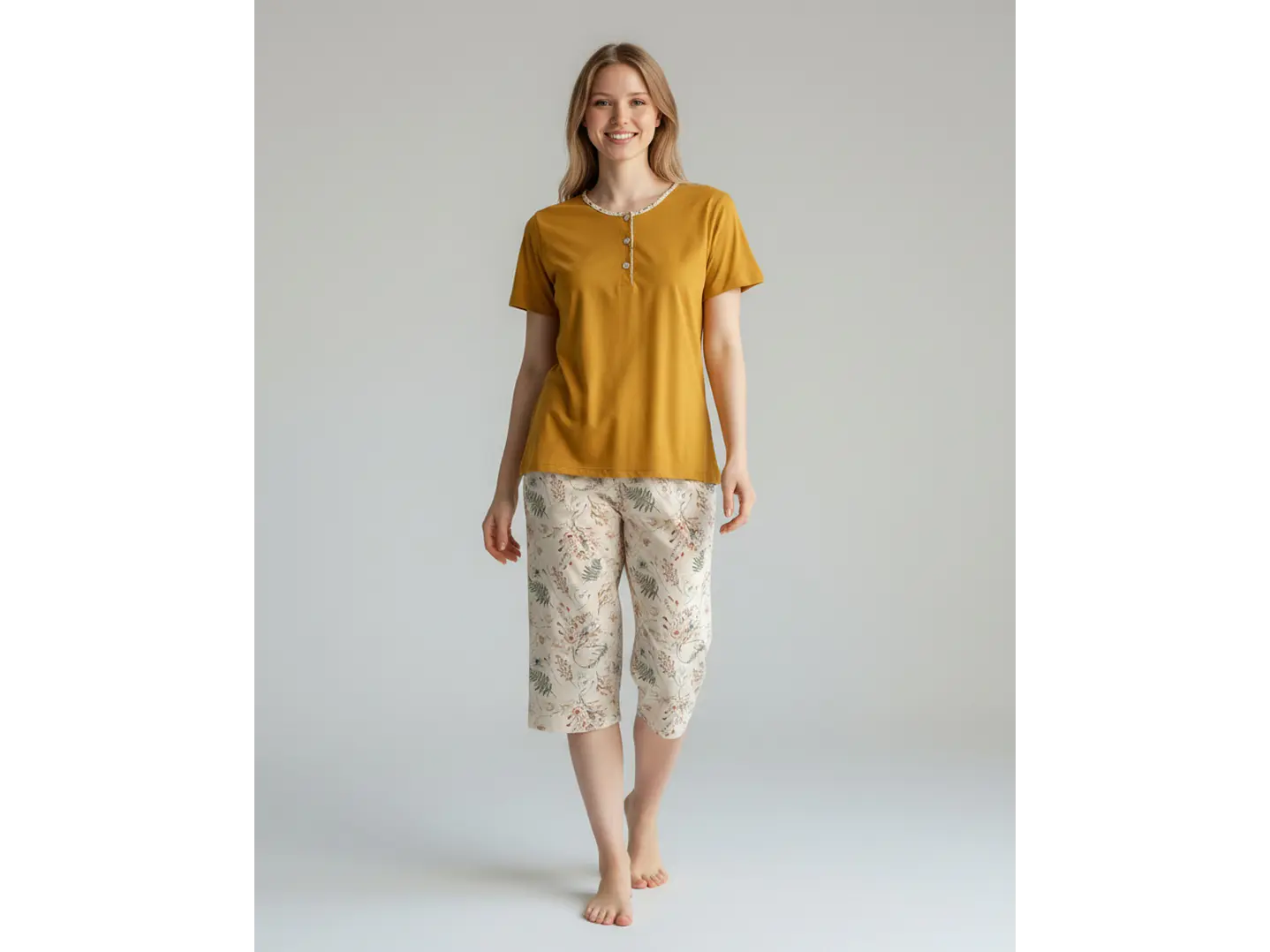 Pijama de Mulher 100% Algodão com Calção Corsário – Amarelo Torrado e Estampado Floral 1