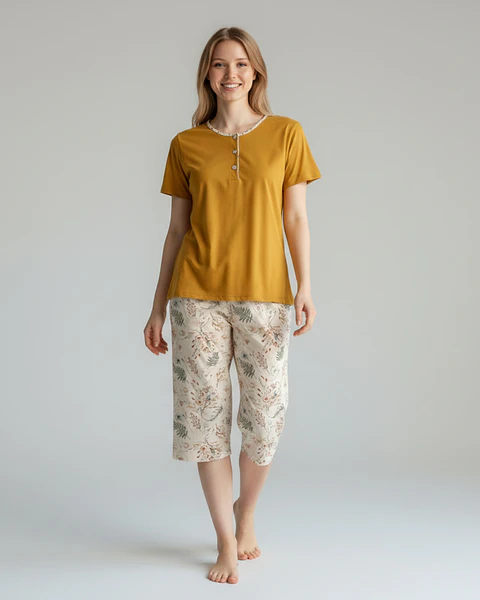 Pijama de Mulher 100% Algodão com Calção Corsário – Amarelo Torrado e Estampado Floral