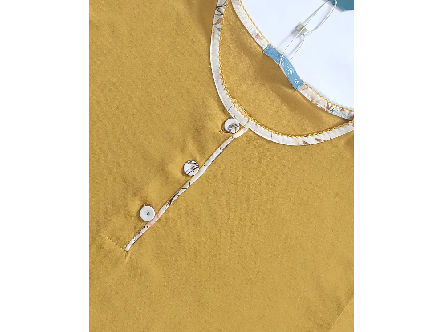 Pijama de Mulher 100% Algodão com Calção Corsário – Amarelo Torrado e Estampado Floral 3