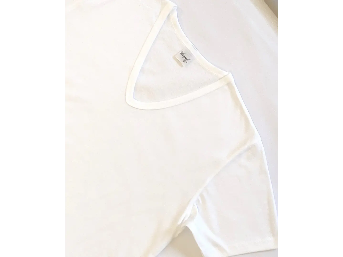 Camisola de interior de homem decote em V 2