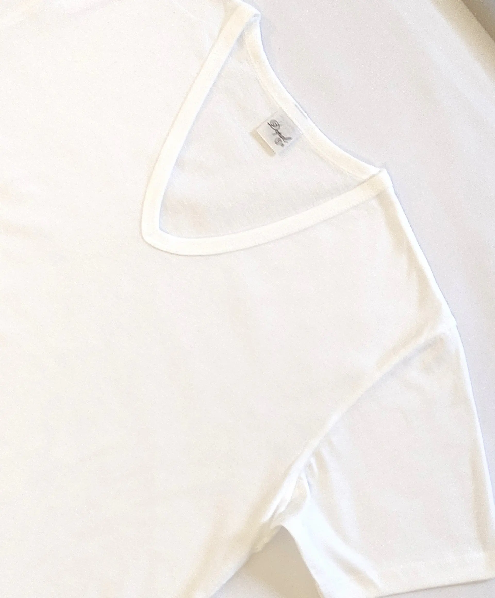 Camisola de interior de homem decote em V 2