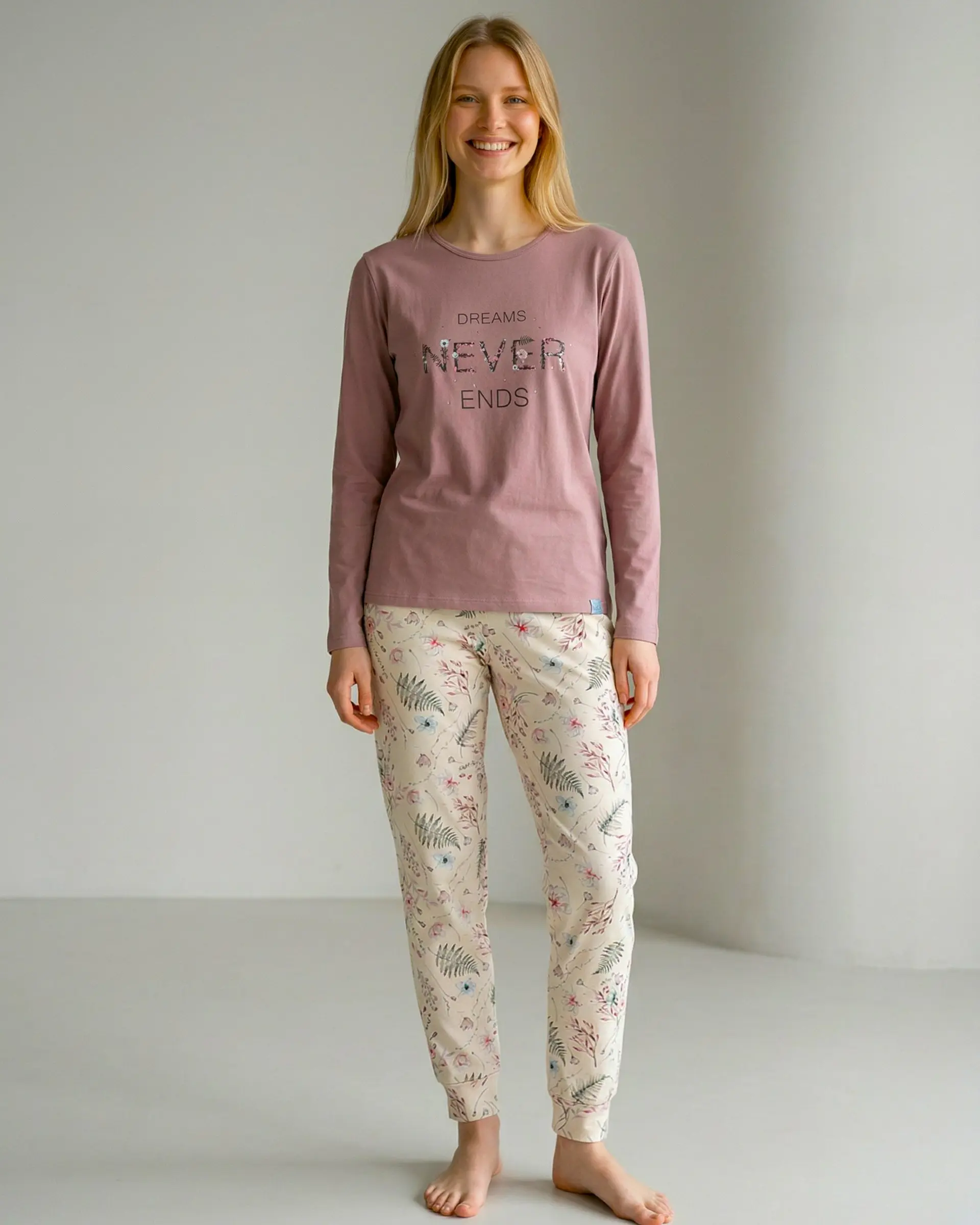 Pijama de Mulher Algodão Manga Comprida “Dreams Never Ends” com Calça Floral 1