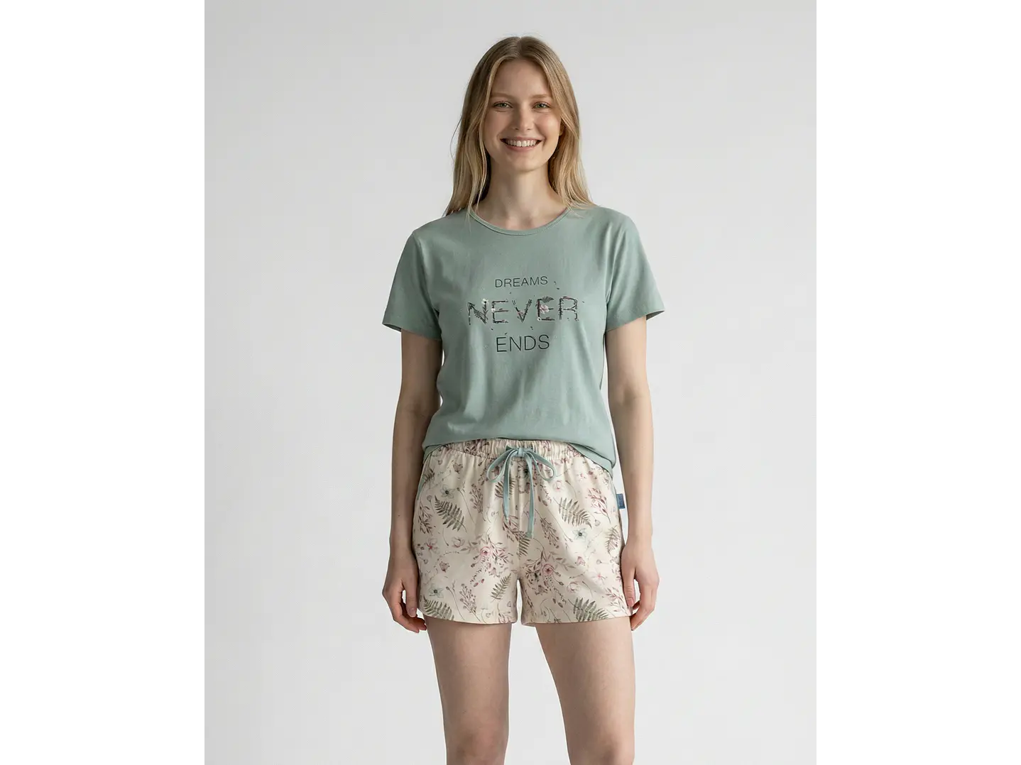 Pijama de Mulher Algodão Manga Curta “Dreams Never Ends” com Calção Floral 1