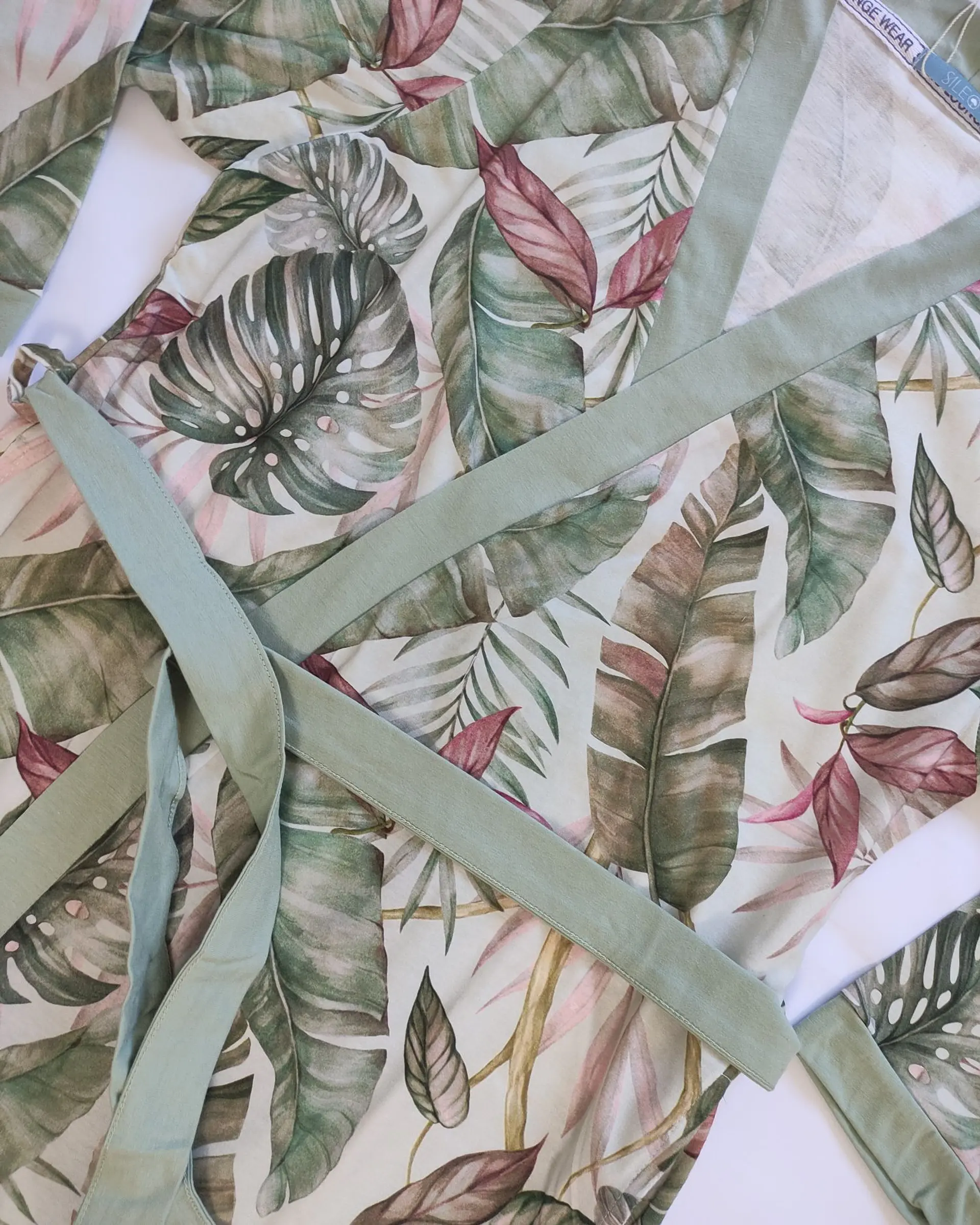 Robe de Traçar em Algodão Estampado Tropical com Bolsos e Cinto | Fabricado em Portugal 6