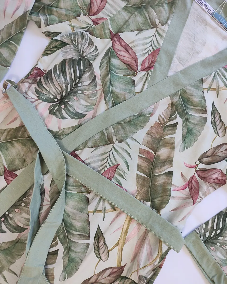 Robe de Traçar em Algodão Estampado Tropical com Bolsos e Cinto | Fabricado em Portugal 6