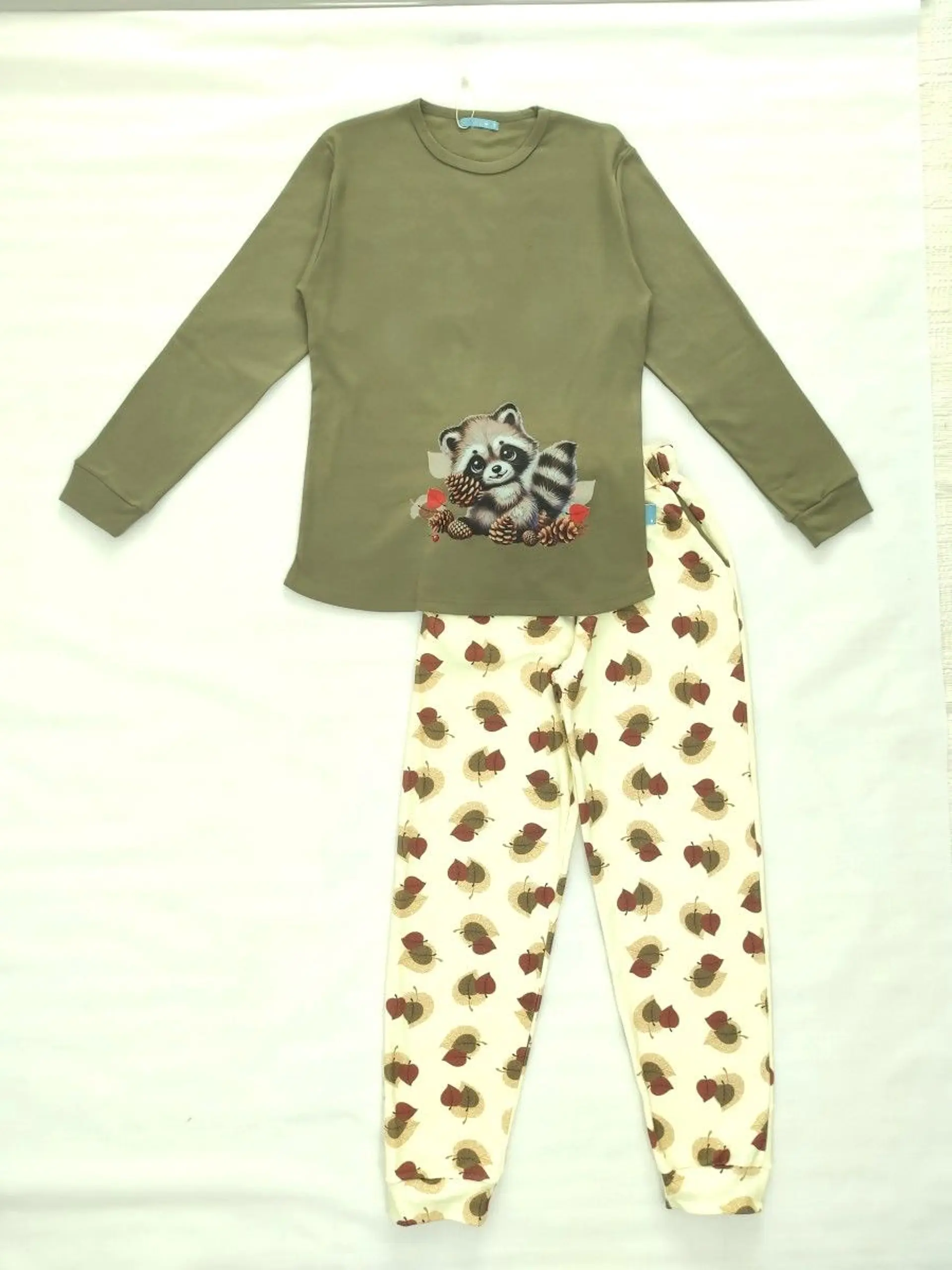 Pijama de Senhora com Guaxinim – Conforto e Charme de Outono - verde 3