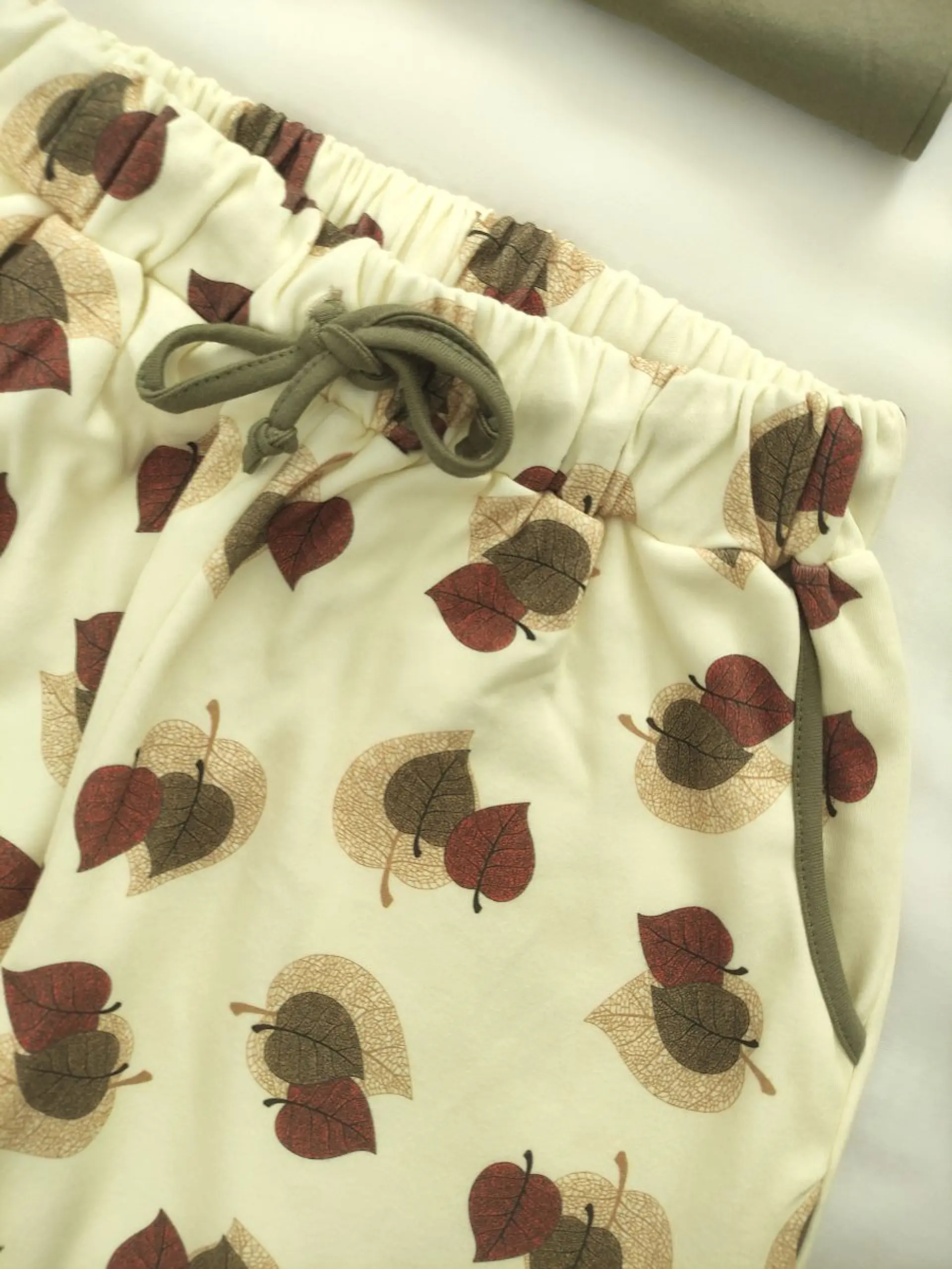 Pijama de Senhora com Guaxinim – Conforto e Charme de Outono - verde 4