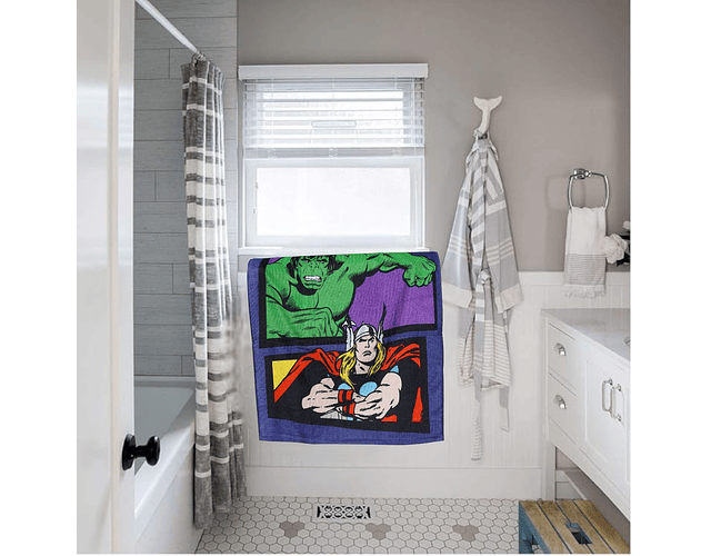 Suave Toalla para Niños en el Baño/Piscina/Playa 83% Algodón y 17% Poliéster de 70x140 cm, Avengers - Capitan America Hulk Ironman Thorn