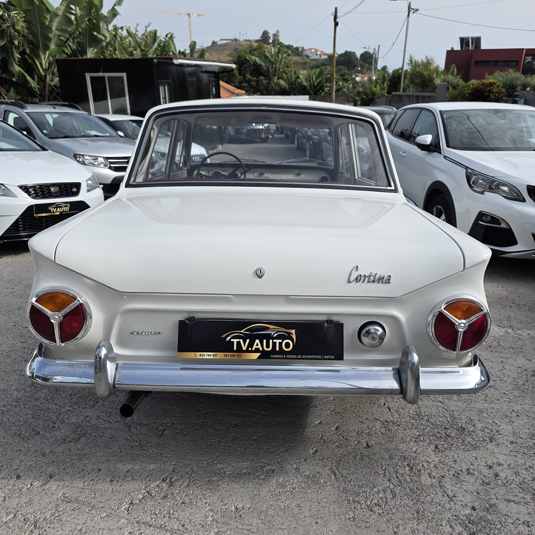 Ford Cortina Deluxe 2