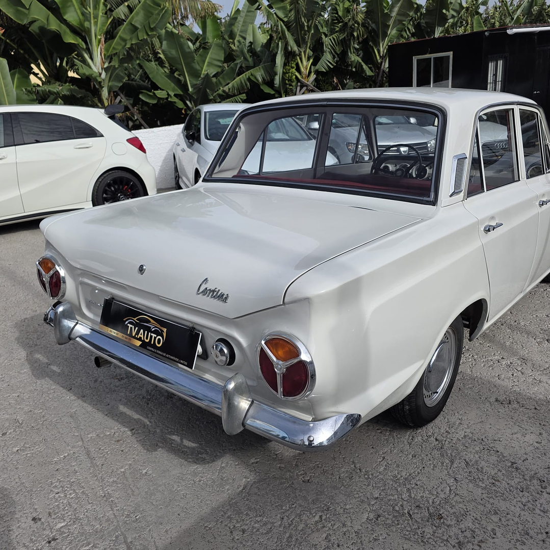 Ford Cortina Deluxe 7
