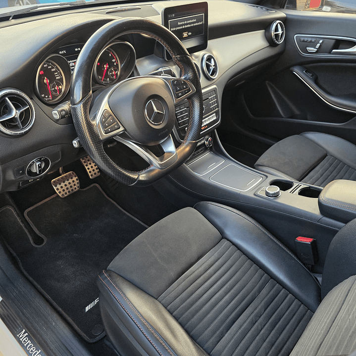 Mercedes class A 220d AMG pack night 9