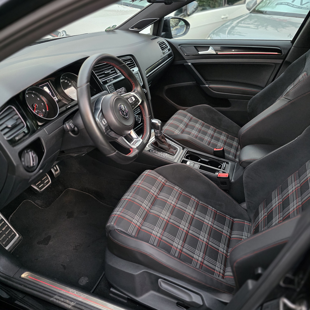 Volkswagen Golf 7 GTi perfotmace 8