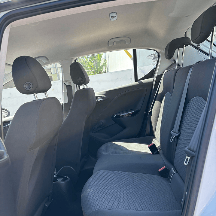 Opel corsa E Automatico 8