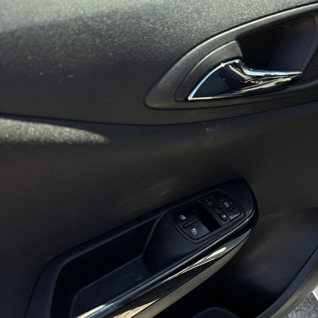 Opel corsa E Automatico 10