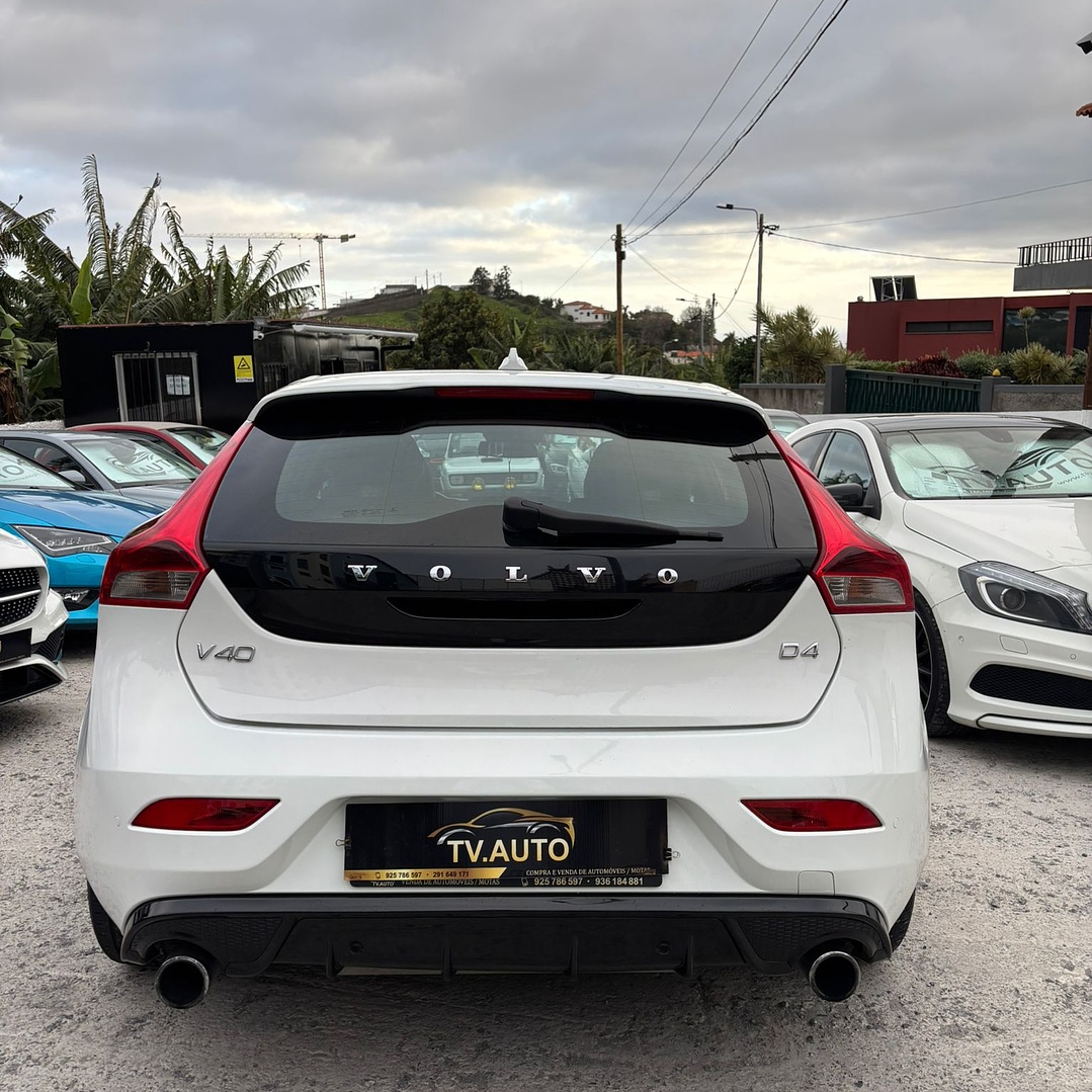 Volvo v40 R design 2