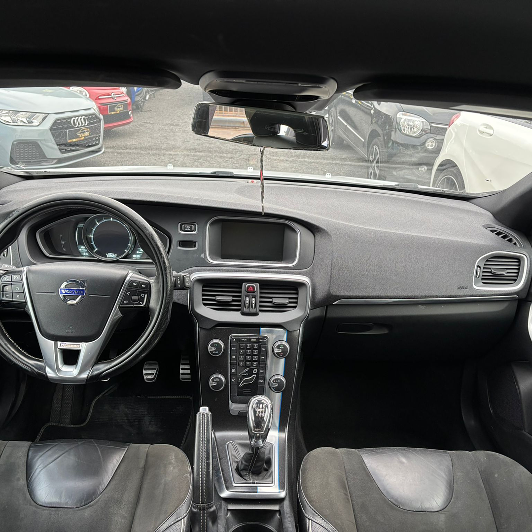 Volvo v40 R design 7