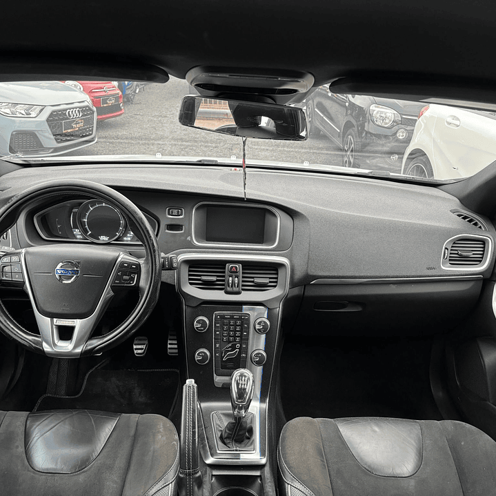 Volvo v40 R design 7