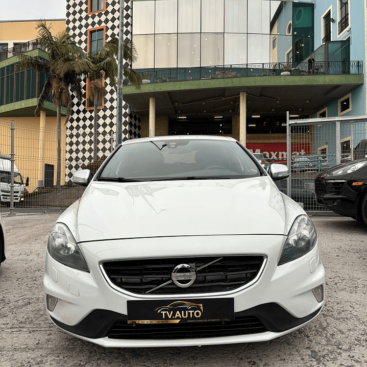 Volvo v40 R design 1