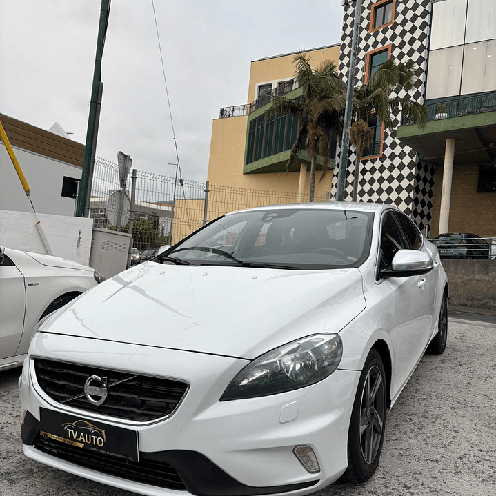 Volvo v40 R design 3