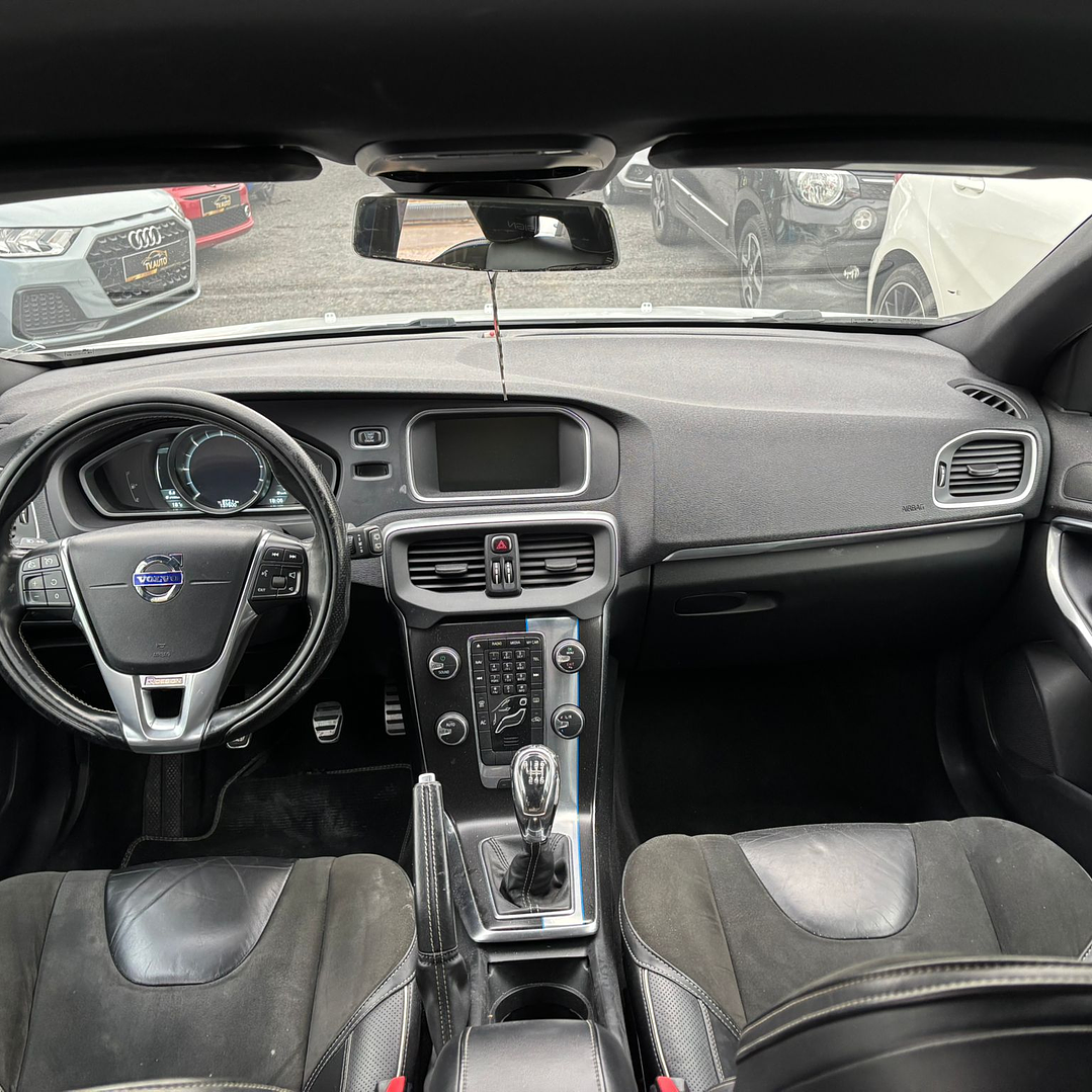 Volvo v40 R design 8