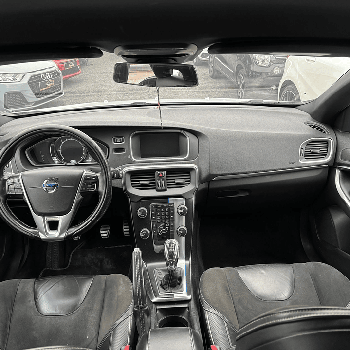 Volvo v40 R design 8