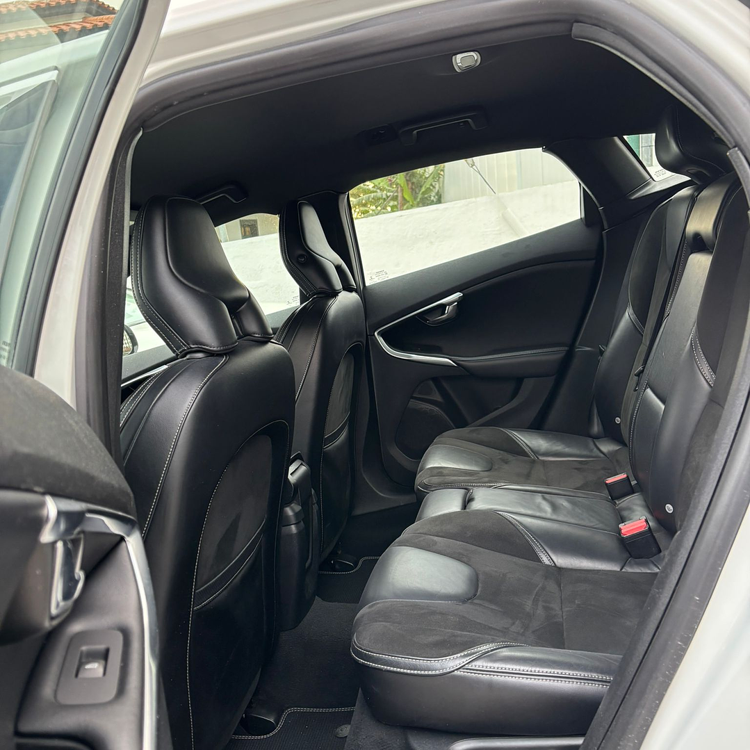 Volvo v40 R design 9