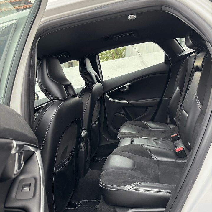 Volvo v40 R design 9