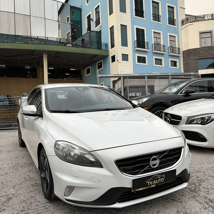 Volvo v40 R design 5