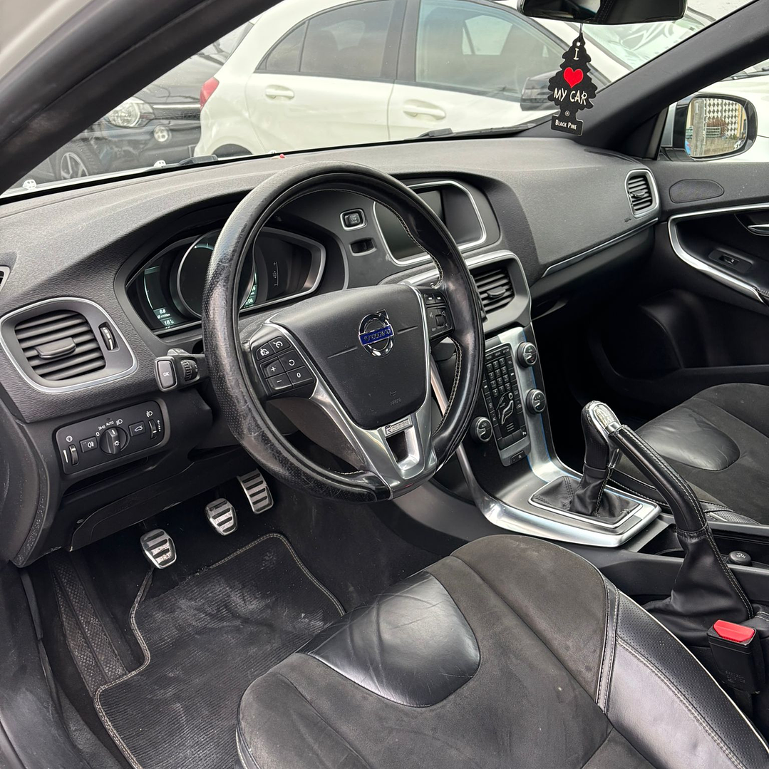 Volvo v40 R design 11