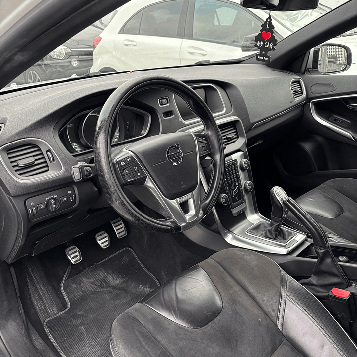 Volvo v40 R design 11