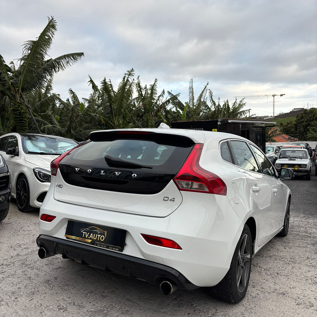 Volvo v40 R design 4