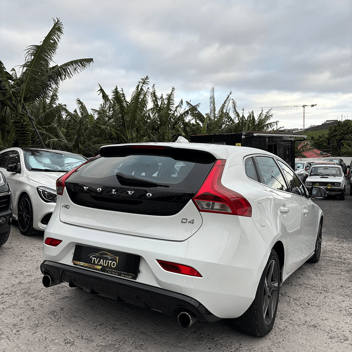 Volvo v40 R design 4