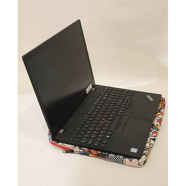 Capas para Laptop: Proteja seu equipamento com estilo | UGlowDifferent -  Acessórios exclusivos e artesanais feitos 100% á mão.