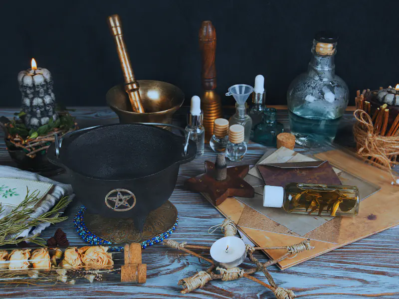  Herramientas básicas para la práctica de la brujería: Tu kit esencial de conexión mágica
